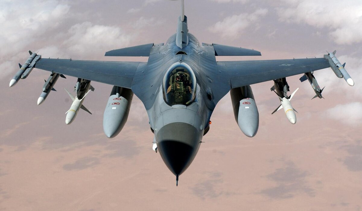F-16  в полете. Фото: The National Interest