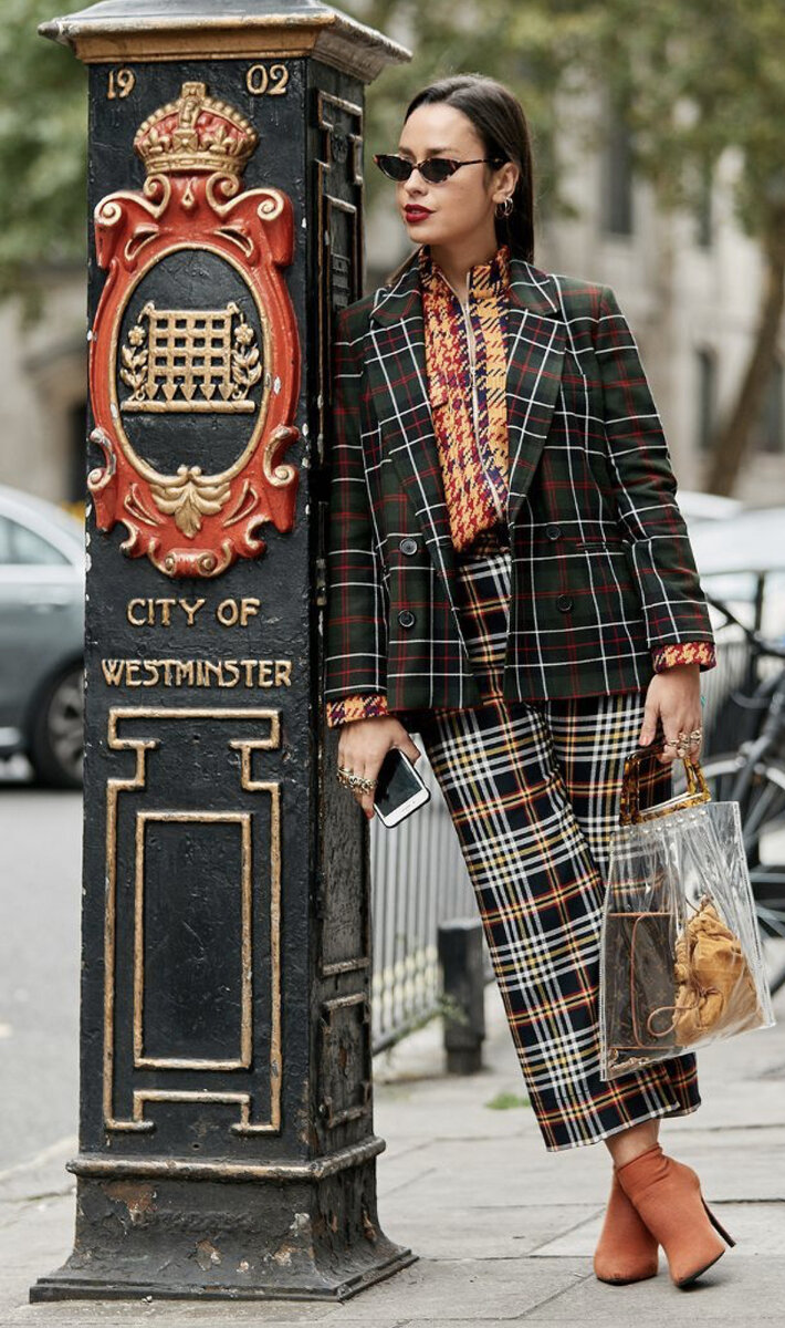 Схожий рисунок, но разный масштаб 