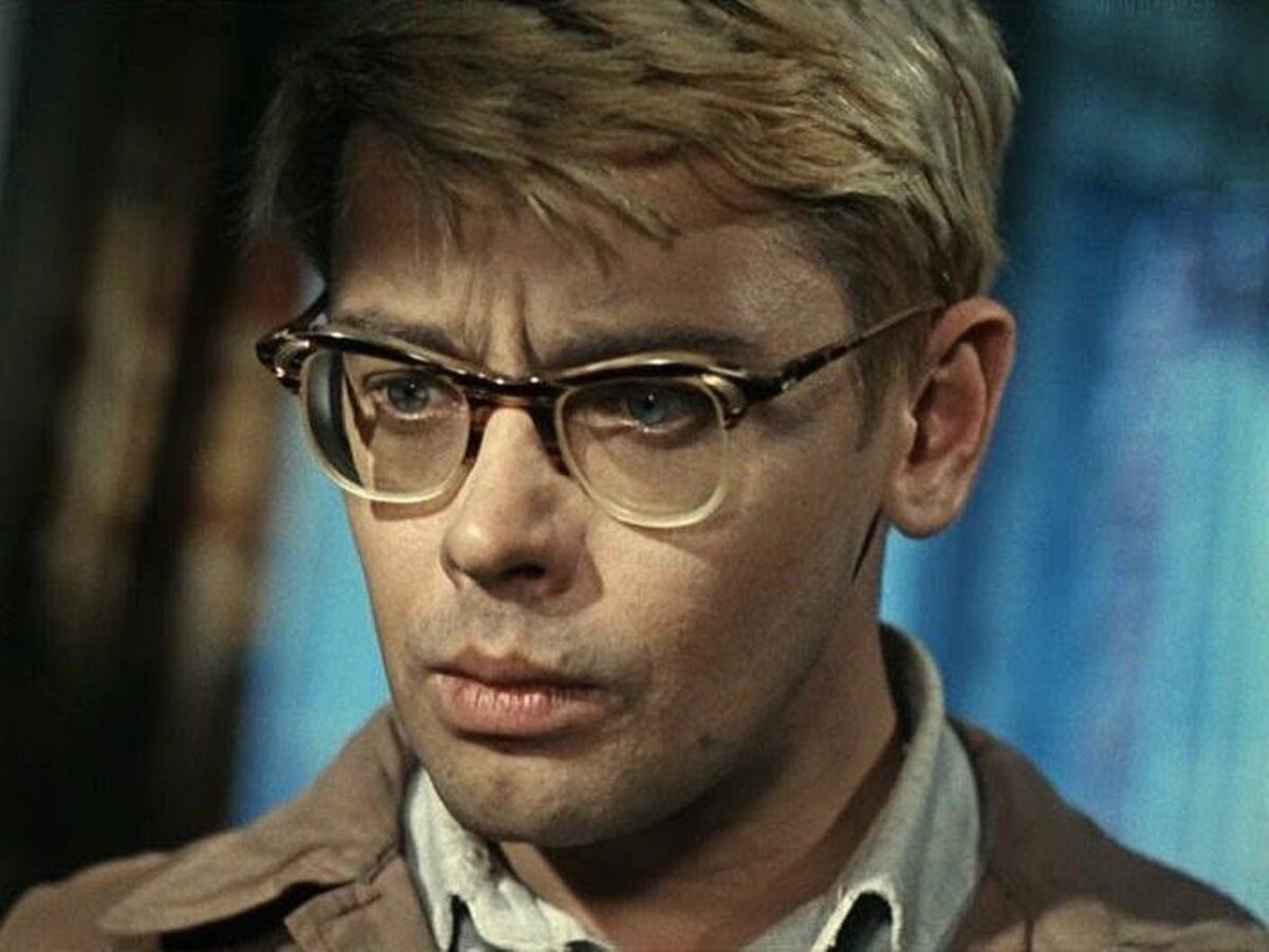 Александр Демьяненко в роли Шурика.