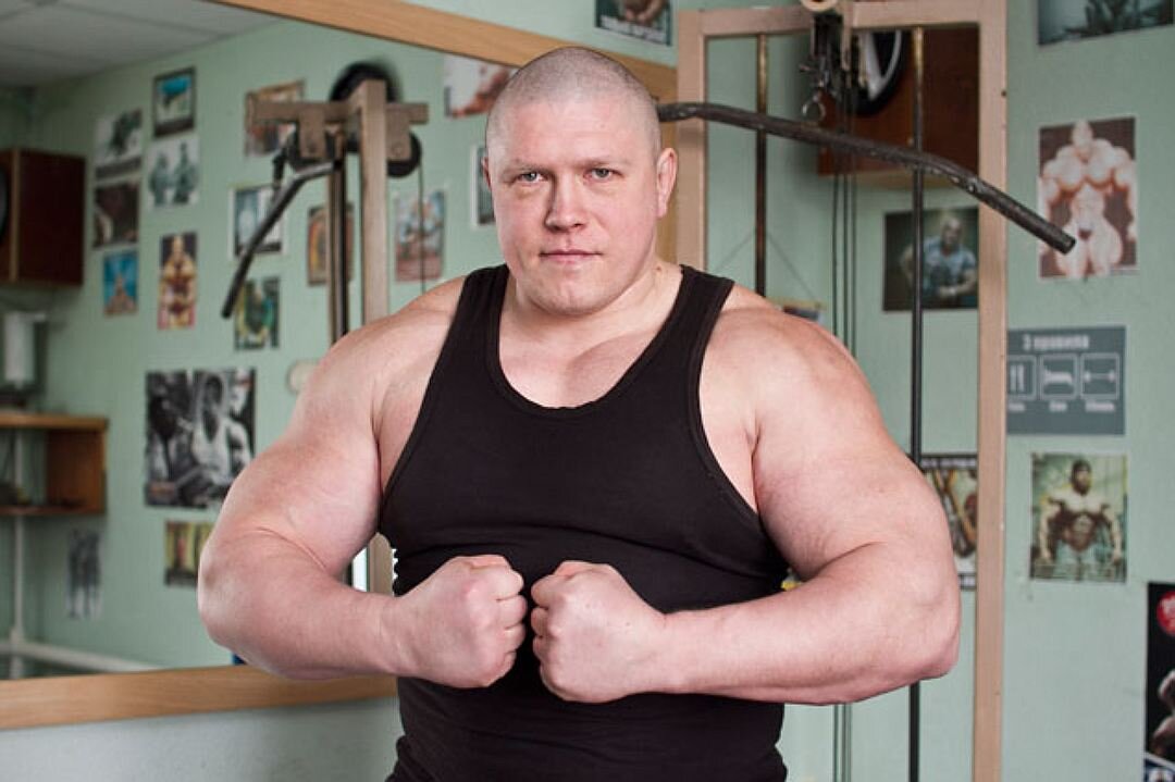  Известный российский боец  Максим Новосёлов должен был 29 июня сразиться с Вячеславом Дациком на турнире в Калининграде, однако в итоге последний сломал челюсть и выбыл с турнира. Мы связались с Максимом, чтобы узнать, что он будет делать дальше. 
— Я проведу бой 29 июня на том же турнире. Сейчас организаторы ищут замену. Соперником будет то ли серб, то ли немец.

Одним из возможных соперников назывался бывший боец UFC Дмитрий Смоляков, однако Максим заверил, что с ним он встретится в другом промоушене.

— С Дмитрием Смоляковым у меня бой будет в Fight Night. Встретимся с ним либо в августе, либо в сентябре.

Также Максим отметил, что думает, что Дацик сломал челюсть случайно.

— Я думаю травма Дацика это чистая случайность. Я сам присутствовал на этом бою (Дацик спарринговал с двумя боксёрами и пропустил удар в челюсть) и всё видел. Он немного неадекват и боли не чувствует. Наверное в тот момент он просто не оценил возможность травмы. Я сам проводил там тоже бой, сразу после Дацика, но травмы не получил.

— В принципе я открыт для любых предложений по поводу боёв, только их почему-то нет. Адекватных предложений конечно. Я готов к любым и рассмотрю любые предложения.