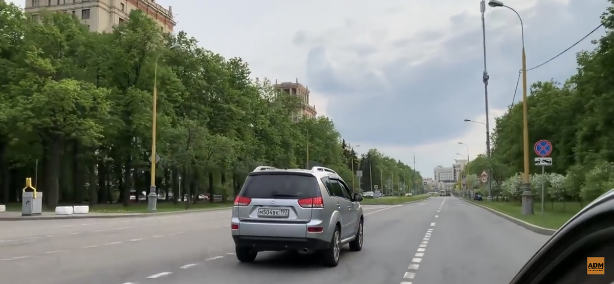 Разгон до 100 км/ч кажется занимает целую вечность +/- 100 лет.