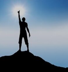 Поверь что ты можешь. Почему успешные могут, а ты нет..?Чем ты хуже других?. Просыпаясь каждое утро скажи спасибо за этот прикрасный день, спасибо за то что у тебя есть уже. Много людей которые живут хуже чем ты. Ты должен внушить себе что ты успешен, что у тебя есть все что ты хочешь, и ты начнёшь понимать как в твоей голове будут появляться какие-то идеи, планы, а это уже первые шаги!