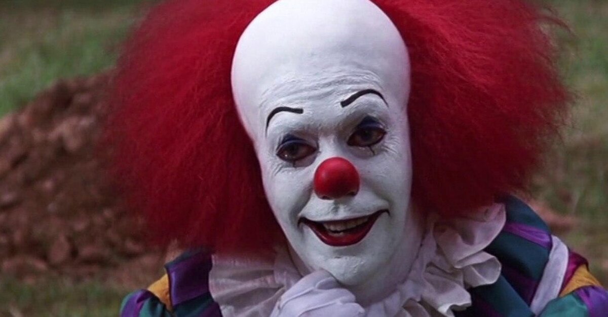 Пеннивайз из мини-сериала "Оно" 1990 года. Актёр - Тим Карри