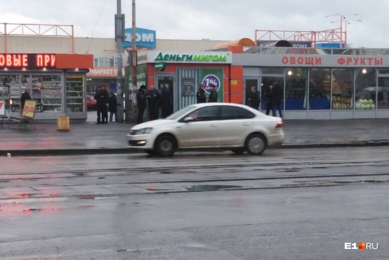 Пожар уралмаш сейчас. Высота с 16 этажа. Уралмаш екатеринбург затопило. Е1 уралмаш. Рейд по микрозаймам уралмаш.