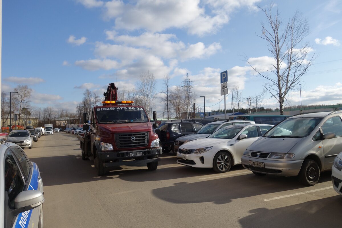 Как юрист грамотно проучил владельца Chevrolet Niva, постоянно занимающего  место для инвалида во дворе | Автомания | Дзен