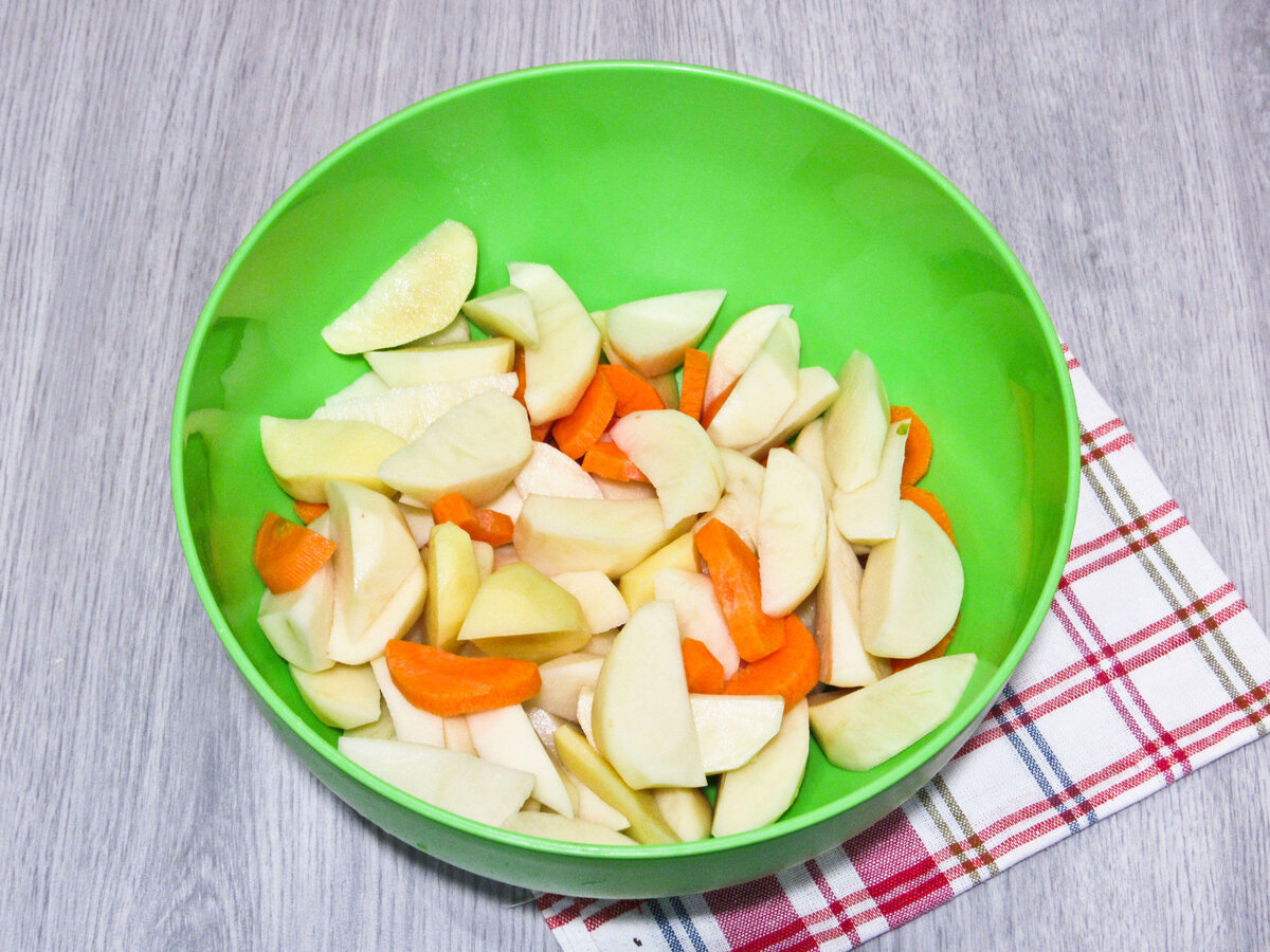 Сытное блюдо в пост: один из самых удачных рецептов приготовления картофеля с грибами в рукаве