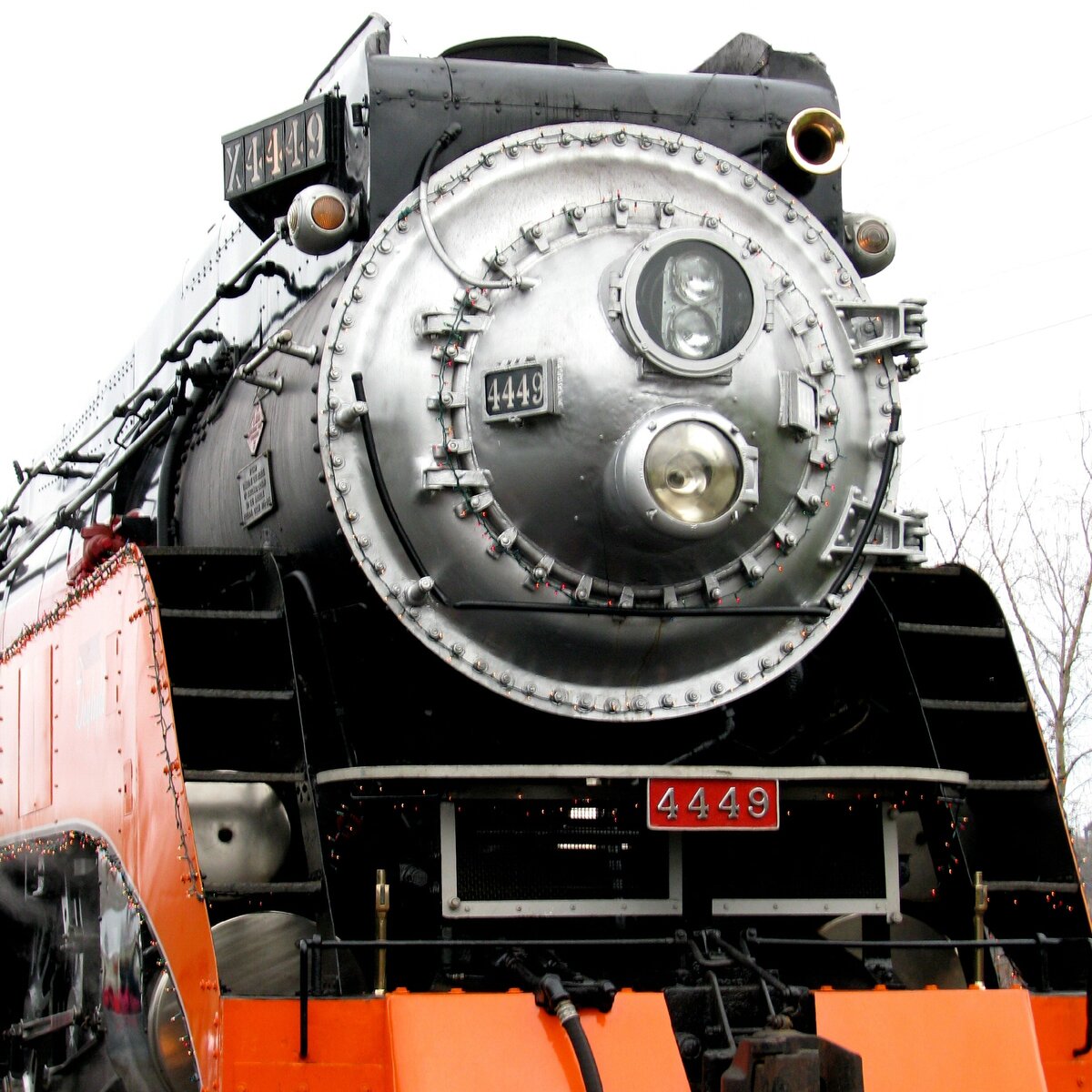 Дымовая дверца парового котла. Фото взято из открытых источников.