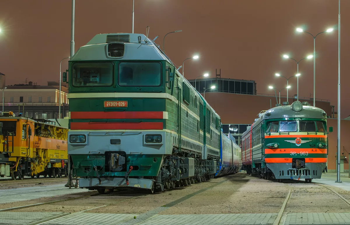 2ТЭ121-026 ( фото с trainpix.org)