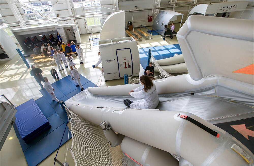 
Тренажерный комплекс по АСП (Аварийно-спасательная подготовка) в школе Аэрофлота