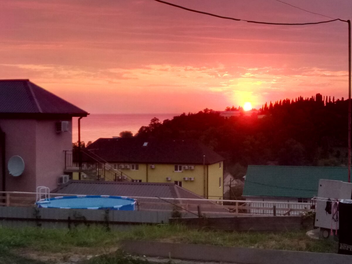 Вид с крыльца нашего дома