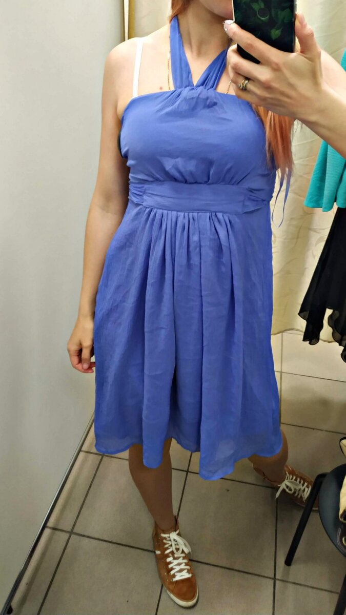 2. Шифоновое платье непонятного цвета, толи пурпурный, толи лиловый, толи фиолетовый...