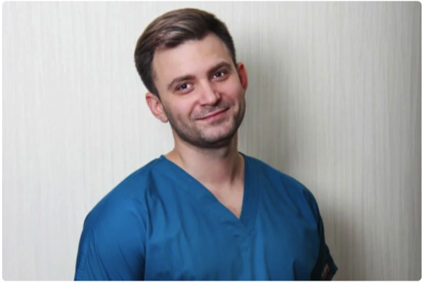Скворцов Дмитрий Сергеевич - ведущий пластический хирург клиники Esteco по удалению комков Биша, автор методики "Французские щечки", опыт работы более 7лет 