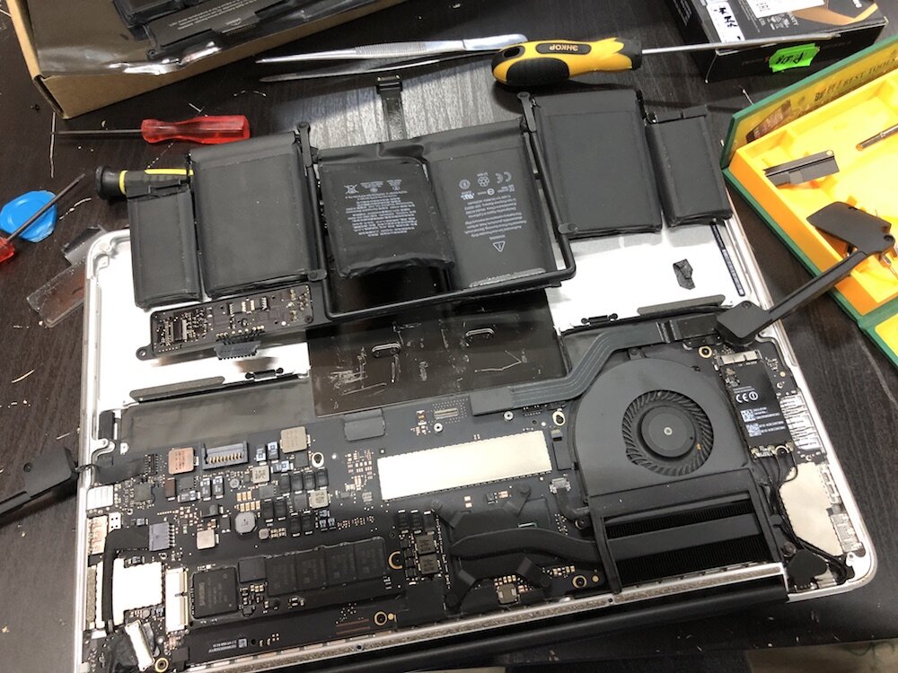 Меняем SSD и АКБ на ноутбуке Apple MacBook Pro (Retina, 13-inch, Early 2015)