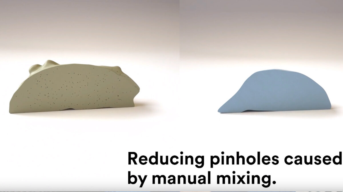 рис.1 Слева масса шпаклёвки при ручном смешивании, справа при нанесении в системе 3М