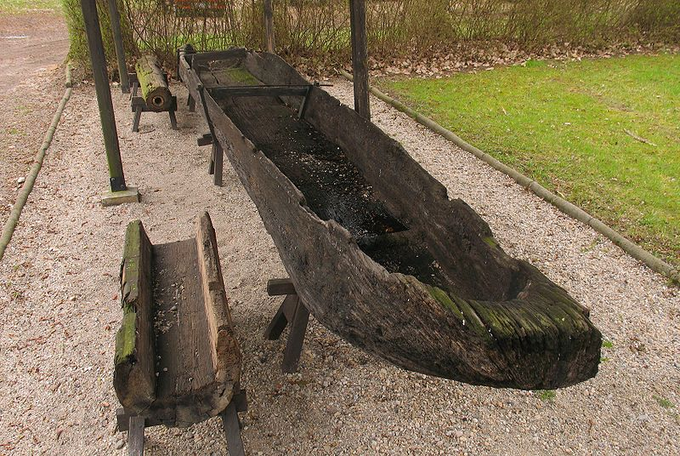 На днях на одной из ферм в южной Норвегии была найдена очередная лодка-долблёнка (моноксил).-2