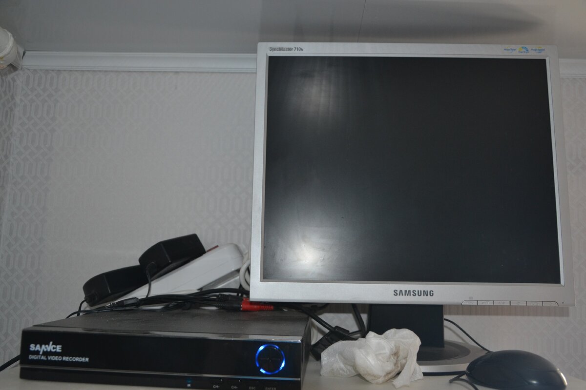 Система достаточно компактна и не занимает много места. Монитор нужен только в процессе настройки системы: далее достаточно пользоваться смартфоном. @Горбунов Сергей Канал Самостройщика СТРОЮ САМ.