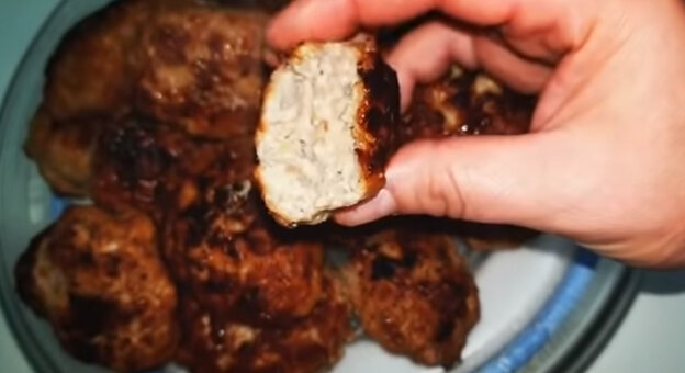 Сочность котлет видна на разломе