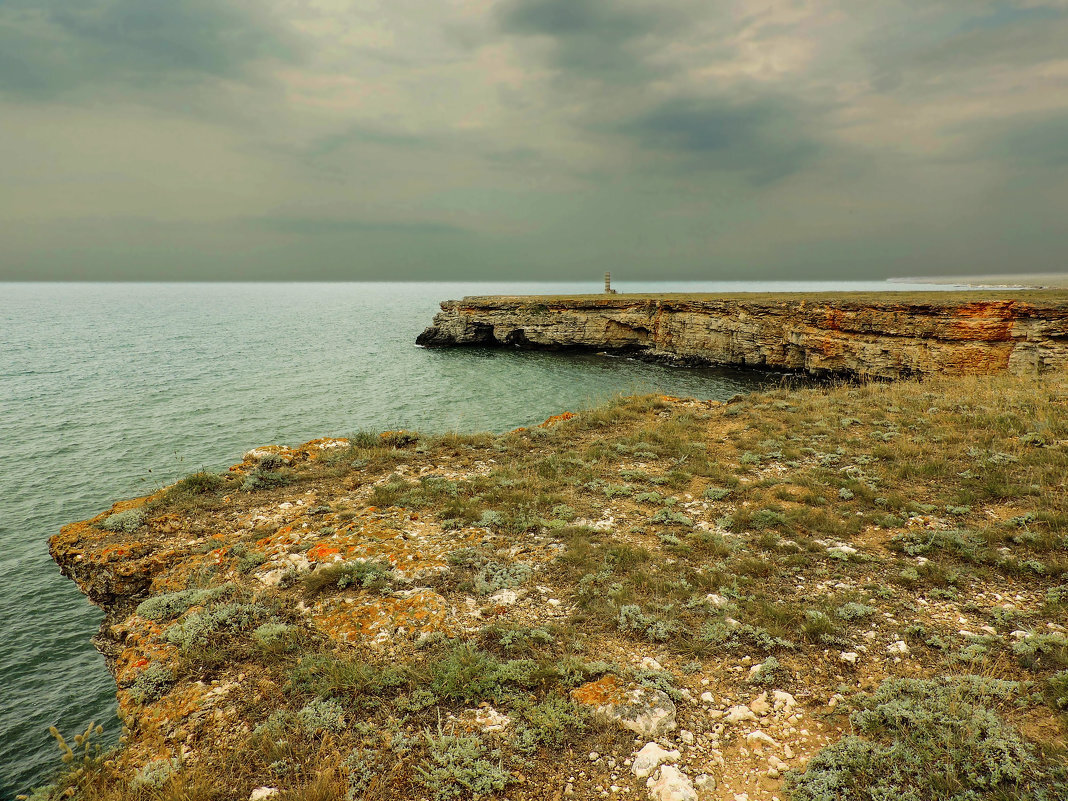 Тарханкут, мыс Урет: около это башни удобно ставить палатку
