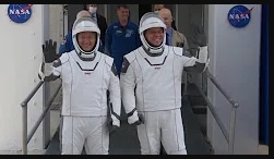 Костюмчики от дизайнера мать его .....