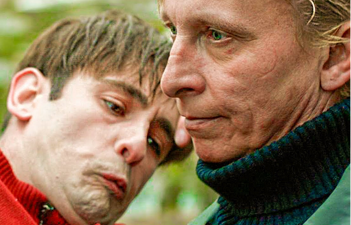 Кого и нужно лечить в фильме, так это отца.