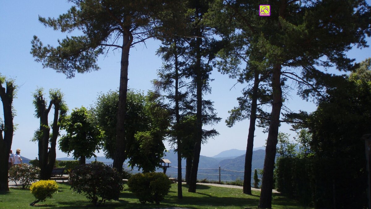 Территория комплекса со смотровой площадкой.