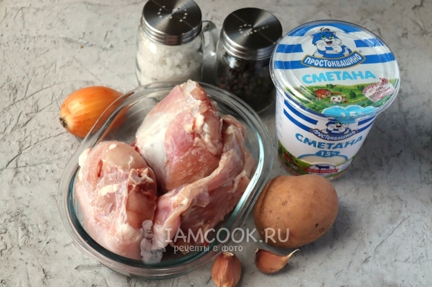 Очистите и помойте картофель.