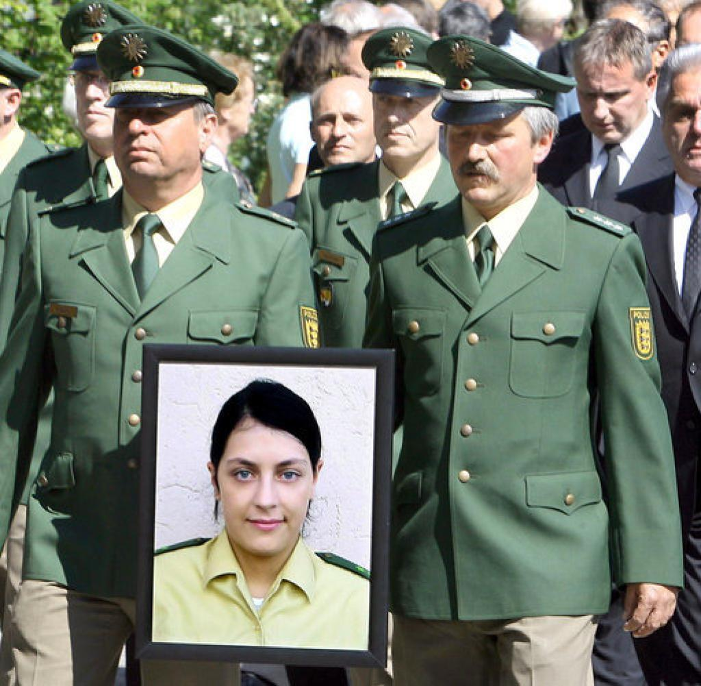 Коллеги Мишель с ее портретом. Фото: welt.de.