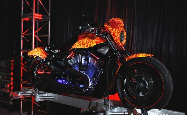 Открывает пятерку самых дорогих мотоциклов на планете Земля байк «Harley Davidson Cosmic Starship» стоимостью 1,5 миллиона долларов США. Этот байк был вручную расписан всемирно известным художником Джеком Армстронгом.

Так что неудивительно, что этот мотоцикл стоит таких денег. Дело в том, что некоторые картины Джека легко продаются за 3 миллиона долларов!