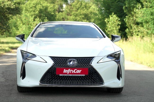 Lexus LC 500h вид спереди