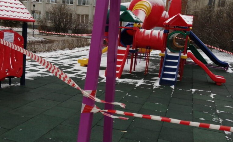                                   Примерно так выглядели все дворы нашей страны
