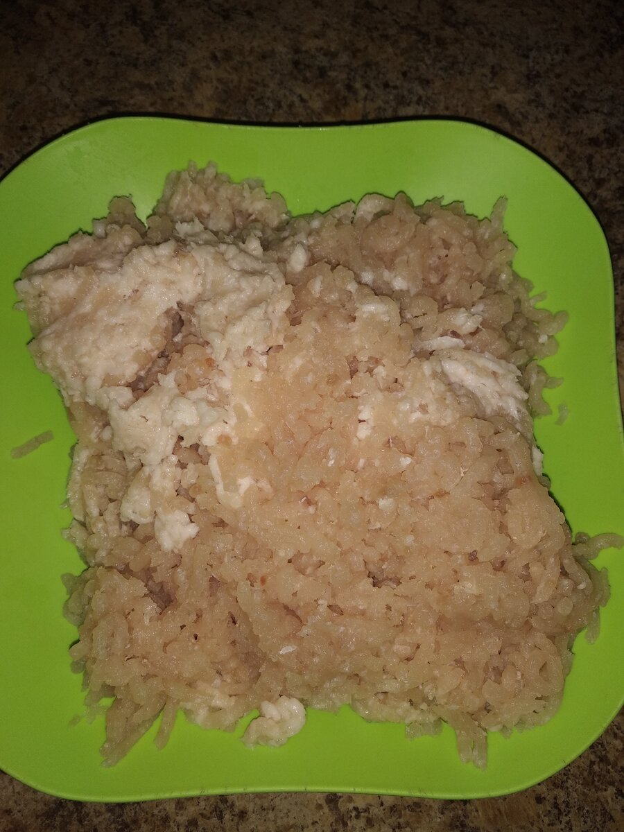 Фарш перемешать до однородной массы.