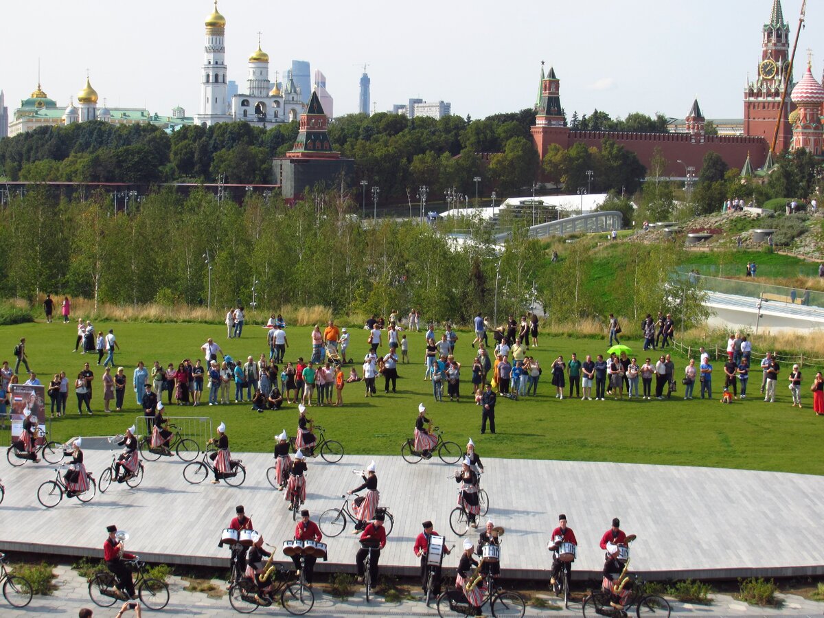 Выставка зарядье в москве. Парк Зарядье ВДНХ. ТИЦ Зарядье. JAZZPORT Зарядье. Зарядье Псков.