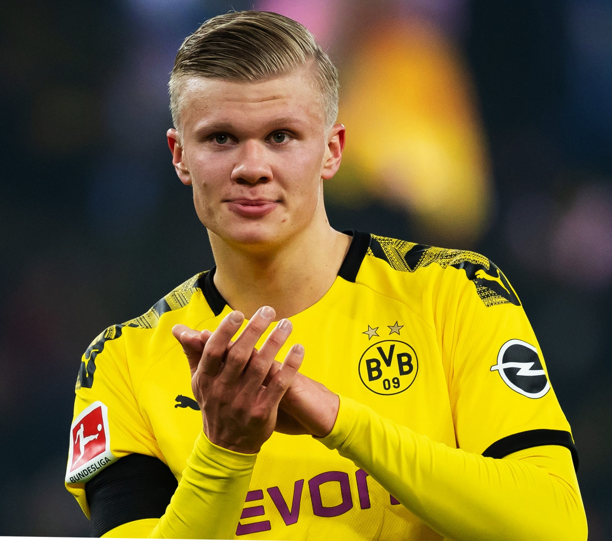 На фото Эрлинг Холанд.