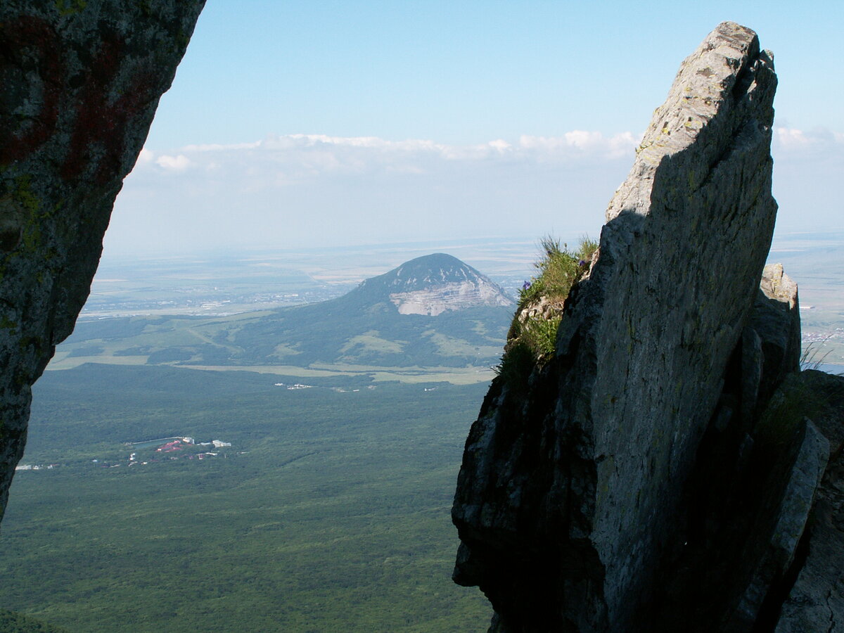 Скальный массив рядом с Большим Тау