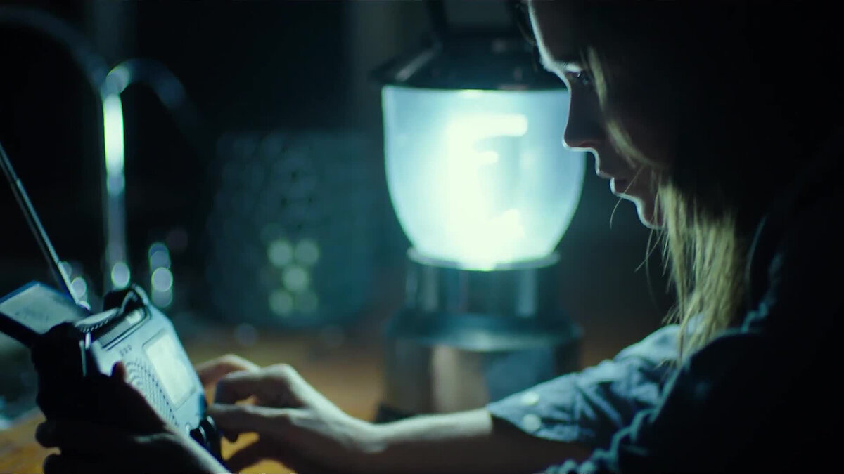 Кадр из фильма «В изоляции» (2015)