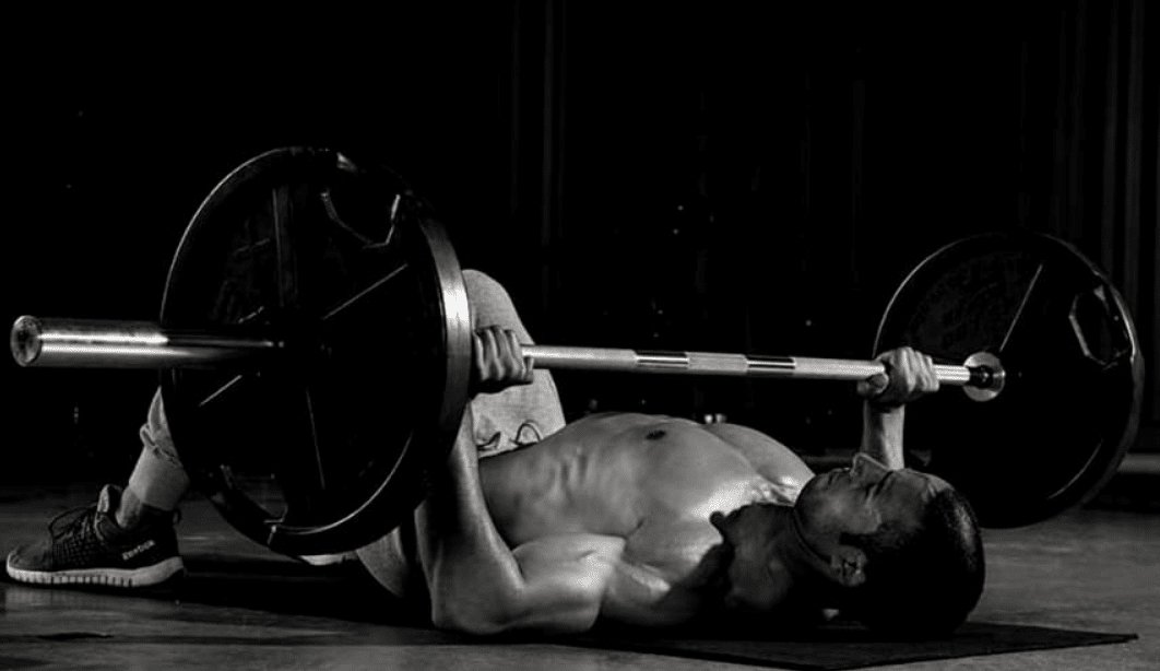 Жим штанги лежа на полу: базовое, классическое, эффективное упражнение