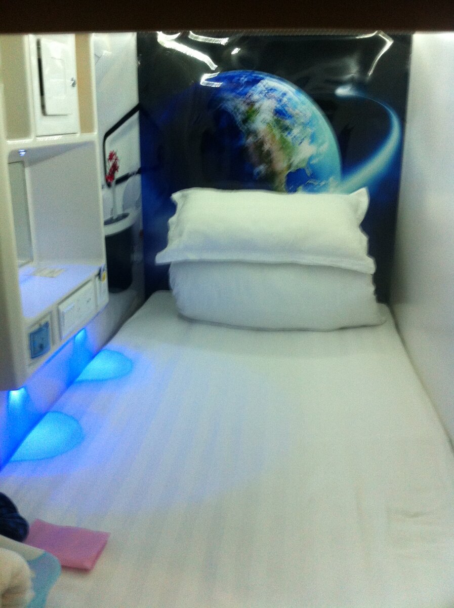 Вид капсулы изнутри. Футуристично