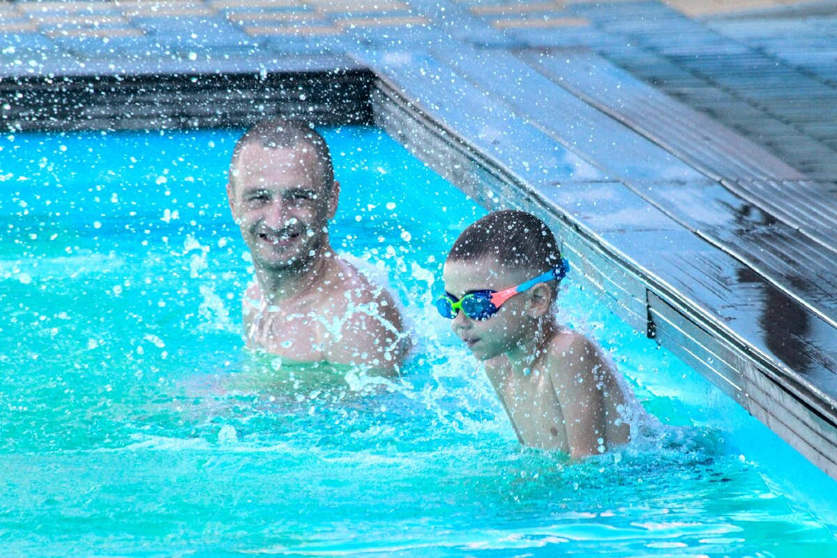 Инвентарь для плавания и тренировок в бассейне