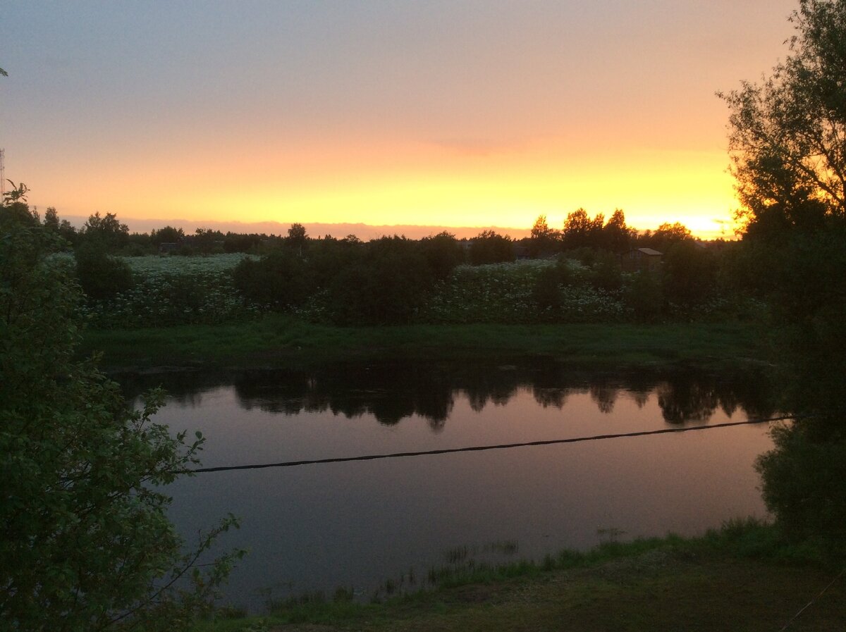 Белоснежный берег в лучах заката (Фото автора)