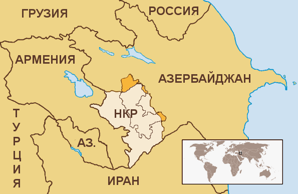 Нагорно-Карабахская Республика до 9 ноября 2020 года (розовым цветом указана территория, фактически контролируемая Нагорно-Карабахской Республикой (НКР) до начала боевых действий в 2020 году. Оранжевым указаны заявленные территории НКР, контролируемые Азербайджаном до обострения конфликта 27 сентября 2020 года)