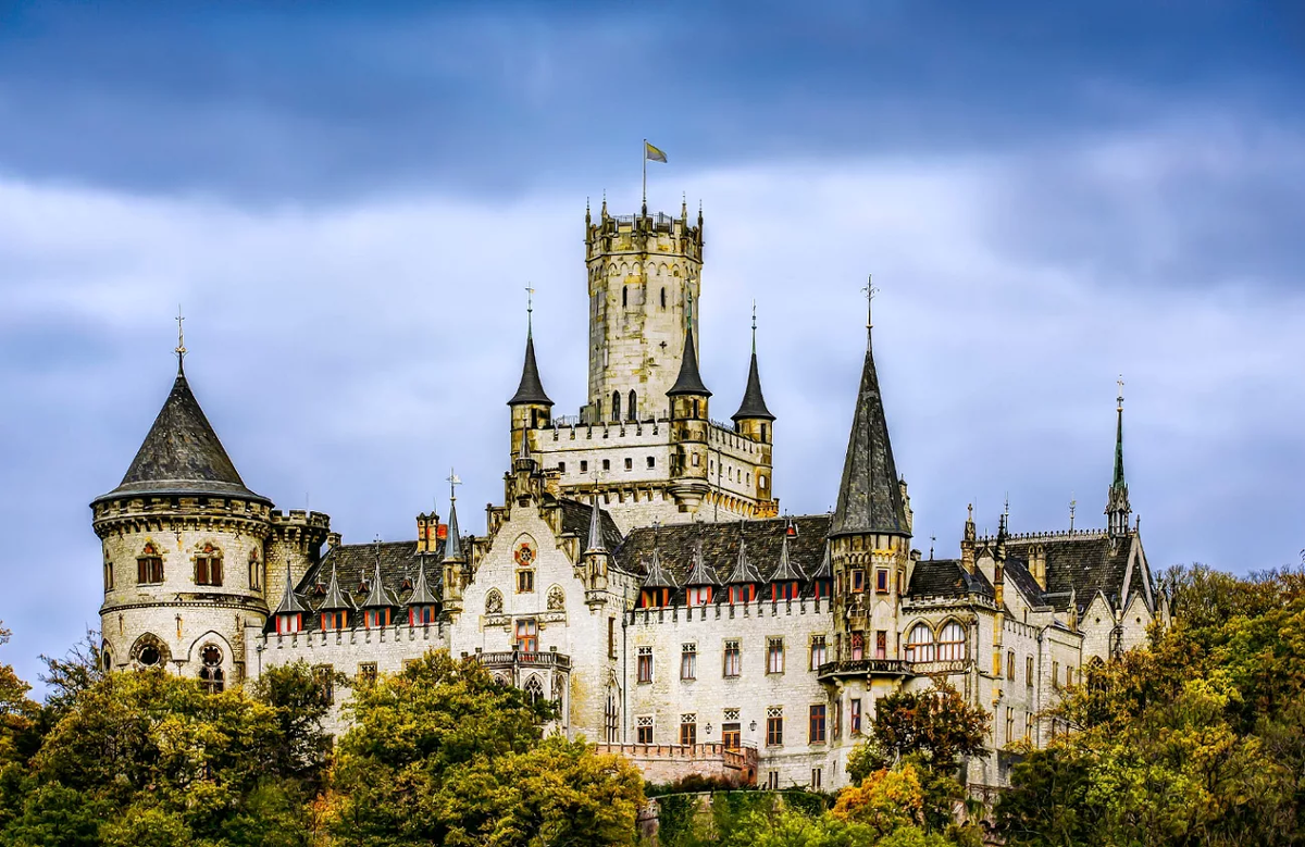 File:2021-03-30 121803 Pattensen Schloss Marienburg.jpg - Wikimedia Commons