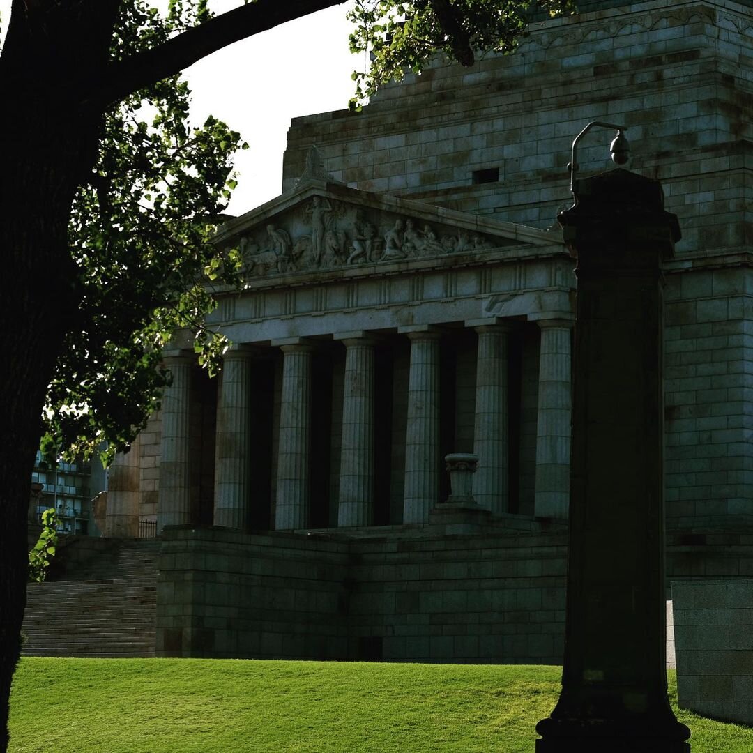 Монумент памяти на улице Сент-Килда-роуд