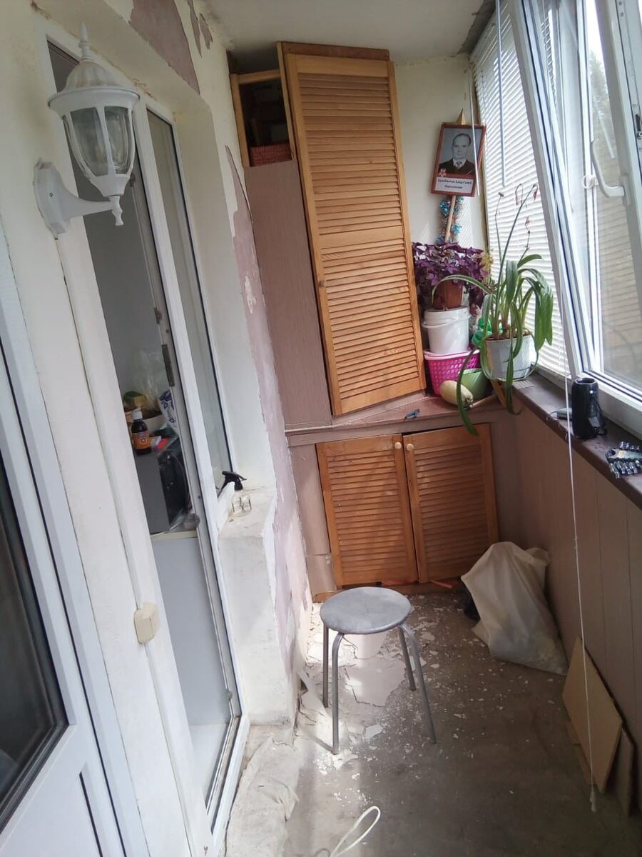 Фото можно листать! Балкон находится с солнечной стороны