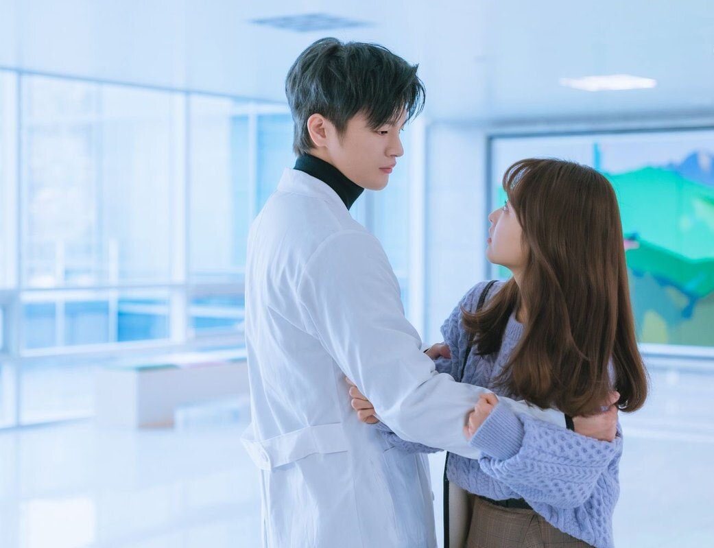 Кадр из дорамы "Однажды разрушение вошло в дверь моего дома"