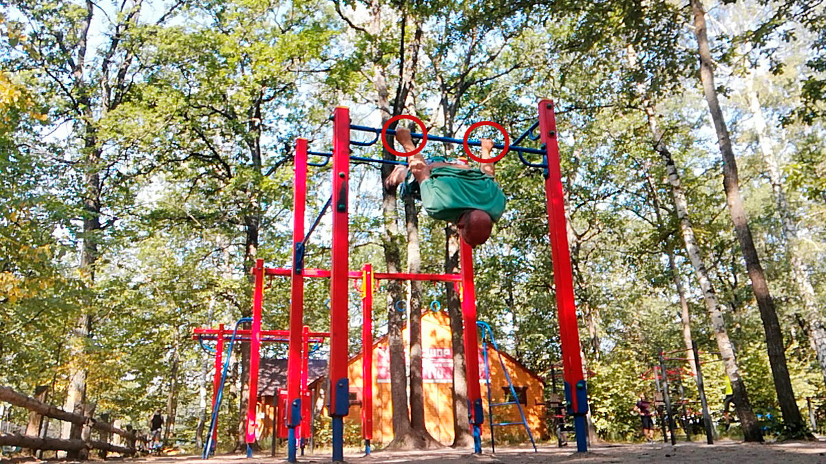 Обратный вис обратным хватом для выхода принца