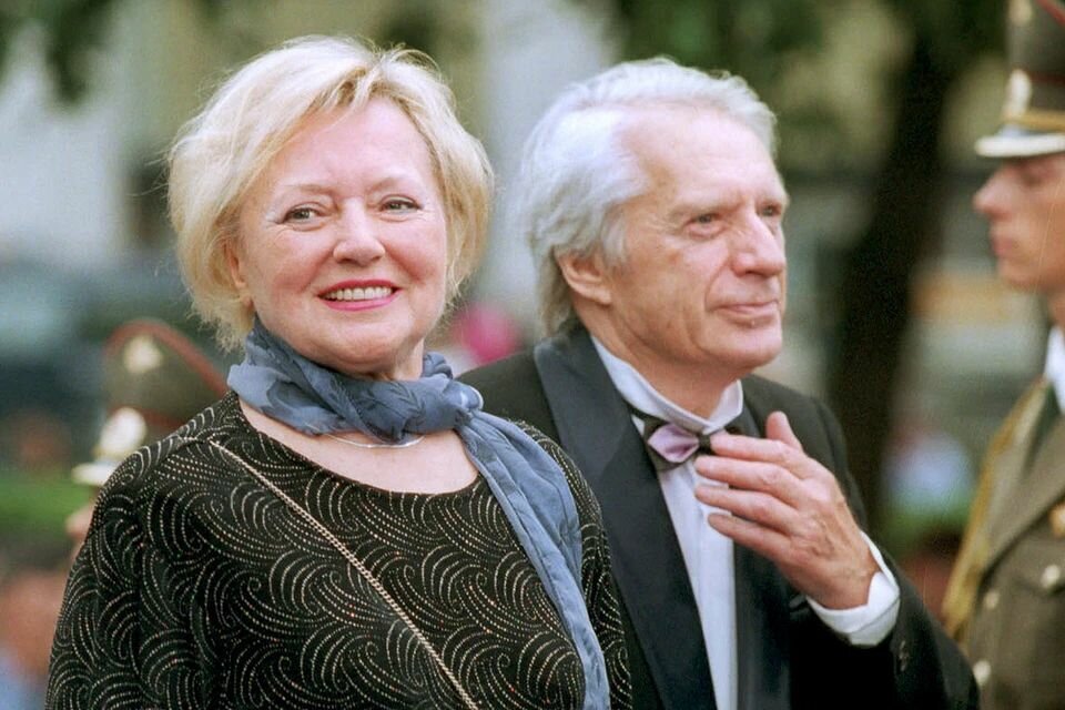Людмила Касаткина и ее супруг режиссер Сергей Колосов в 1999 году. Фото Бориса Кавашкина /ИТАР-ТАСС