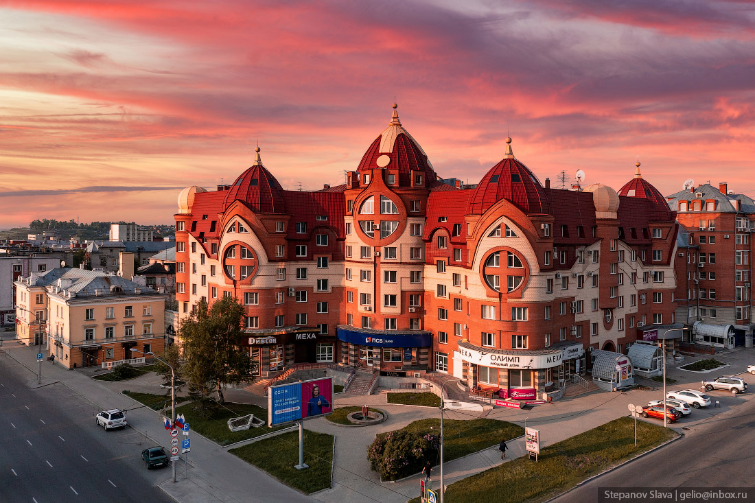 Алтайская столица. Город Барнаул Алтайский край. Здание три богатыря Барнаул. ЖК три богатыря Барнаул. Вика Барнаул.