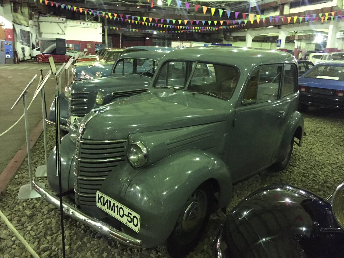 КИМ 10-50 и Москвич 400-420 в музее на Рогожском валу. Фото автора, 2019 год.
