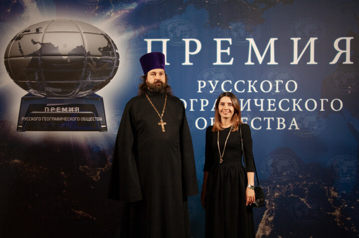 Протоиерей Алексей Яковлев и координатор проекта "Общее Дело. Возрождение деревянных храмов Севера" Лидия Курицына. Фото: Анна Юргенсон