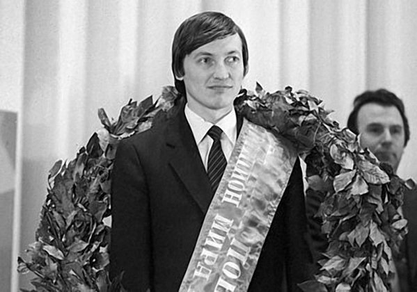 Анатолий Карпов. Чемпион мира с 1975 по 1985 г. Фото chessmatenok.ru